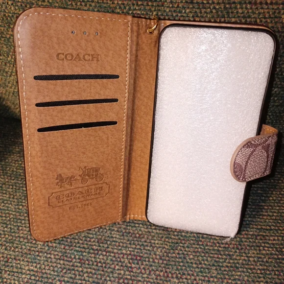 Coach Phone Case / Wristlet Fits a Samsung Galaxy. New - Picture 3 of 5